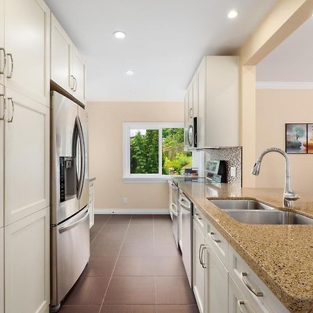 Lovely 3 Bedroom Port Moody Spacious Home 6 People Free Parking 外观 照片