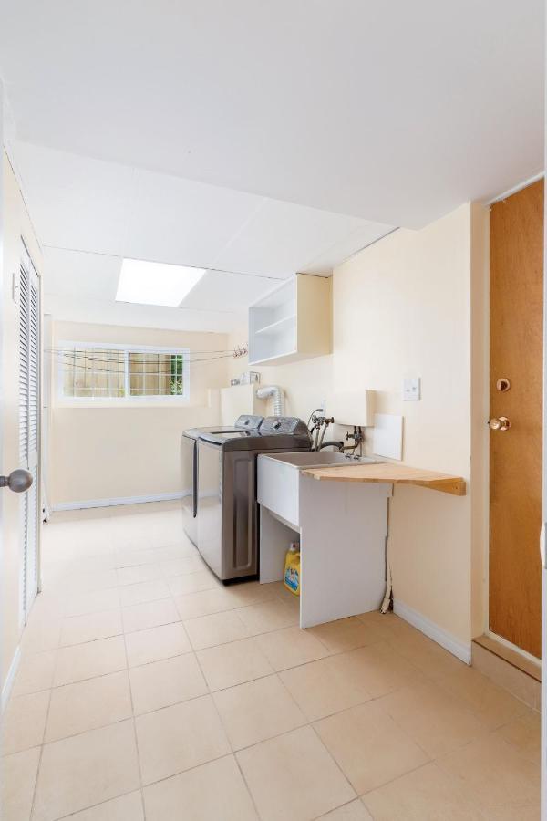 Lovely 3 Bedroom Port Moody Spacious Home 6 People Free Parking 外观 照片