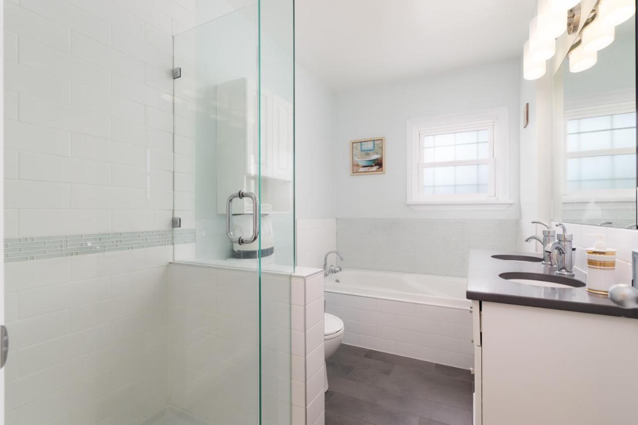 Lovely 3 Bedroom Port Moody Spacious Home 6 People Free Parking 外观 照片